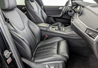 Подержанный автомобиль BMW X7 2020 года (24 фото)