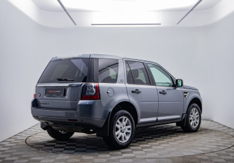 Подержанный автомобиль Land Rover Freelander 2012 года (5 фото)
