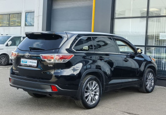 Подержанный автомобиль Toyota Highlander 2014 года (5 фото)