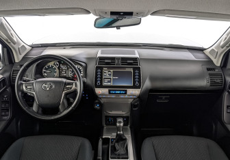 Подержанный автомобиль Toyota Land Cruiser Prado 2021 года (14 фото)