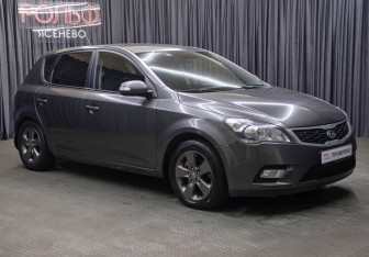 Подержанный автомобиль Kia Ceed Hatchback 2010 года (3 фото)
