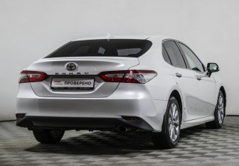 Подержанный автомобиль Toyota Camry Sedan 2018 года (5 фото)