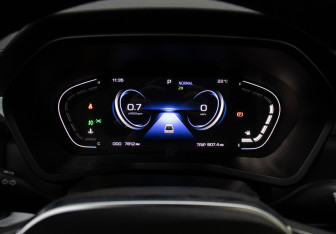 Подержанный автомобиль JAC T9 2025 года (14 фото)