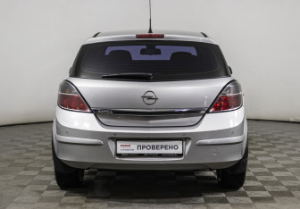 Подержанный автомобиль Opel Astra Sedan 2013 года (6 фото)