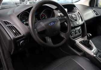 Подержанный автомобиль Ford Focus Hatchback 2011 года (13 фото)