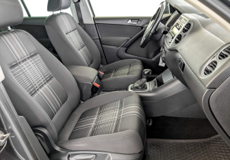 Подержанный автомобиль Volkswagen Tiguan 2015 года (23 фото)