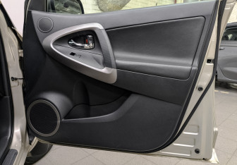 Подержанный автомобиль Toyota RAV4 2007 года (23 фото)