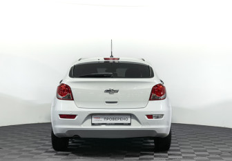 Подержанный автомобиль Chevrolet Cruze Hatchback 2014 года (6 фото)