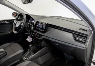 Подержанный автомобиль Skoda Rapid Liftback 2021 года (10 фото)