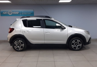 Подержанный автомобиль Renault Sandero 2020 года (4 фото)