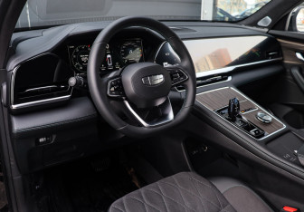 Подержанный автомобиль Geely Monjaro 2025 года (15 фото)