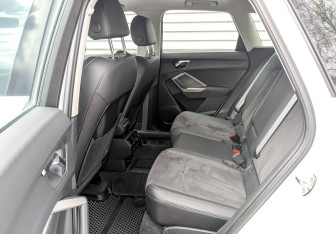 Подержанный автомобиль Audi Q3 2023 года (12 фото)