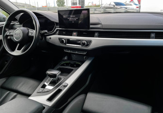 Подержанный автомобиль Audi A4 Sedan 2021 года (9 фото)