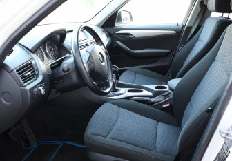 Подержанный автомобиль BMW X1 2013 года (16 фото)