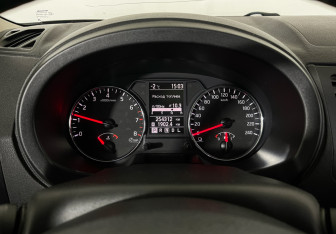 Подержанный автомобиль Nissan X-Trail 2011 года (11 фото)