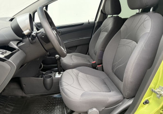 Подержанный автомобиль Chevrolet Spark 2011 года (10 фото)