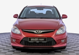 Подержанный автомобиль Hyundai i30 Hatchback 2011 года (2 фото)