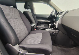 Подержанный автомобиль Nissan X-Trail 2007 года (10 фото)