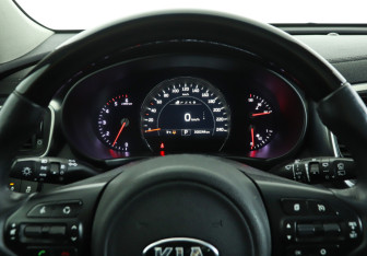 Подержанный автомобиль Kia Sorento 2017 года (11 фото)