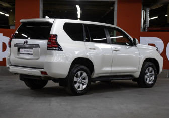Подержанный автомобиль Toyota Land Cruiser Prado 2017 года (5 фото)