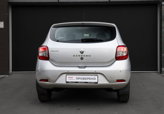 Подержанный автомобиль Renault Sandero 2018 года (6 фото)