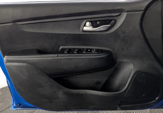 Подержанный автомобиль Kia Rio Hatchback 2019 года (18 фото)