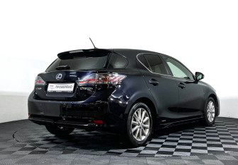 Подержанный автомобиль Lexus CT 2011 года (5 фото)