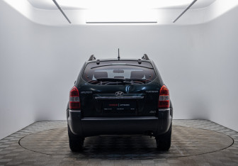 Подержанный автомобиль Hyundai Tucson 2008 года (6 фото)