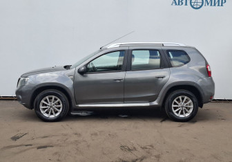 Подержанный автомобиль Nissan Terrano 2014 года (8 фото)