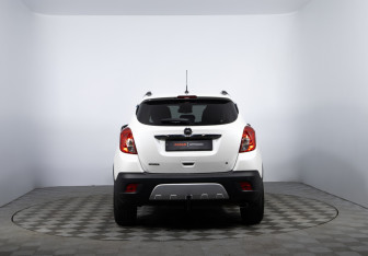 Подержанный автомобиль Opel Mokka 2014 года (6 фото)