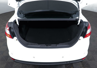 Подержанный автомобиль Ford Focus Sedan 2013 года (19 фото)