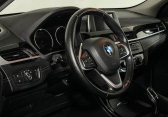 Подержанный автомобиль BMW X2 2019 года (12 фото)