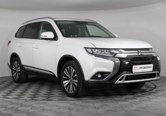 Подержанный автомобиль Mitsubishi Outlander 2019 года (4 фото)