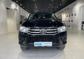 Подержанный автомобиль Toyota Hilux 2018 года (2 фото)