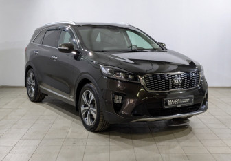 Подержанный автомобиль Kia Sorento 2018 года (10 фото)