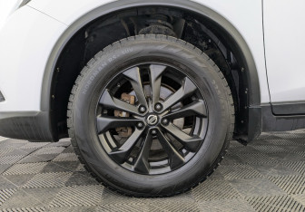 Подержанный автомобиль Nissan X-Trail 2017 года (13 фото)