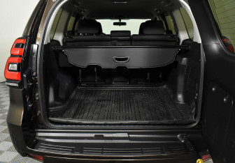 Подержанный автомобиль Toyota Land Cruiser Prado 2019 года (19 фото)