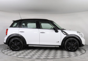 Подержанный автомобиль MINI Countryman 2016 года (4 фото)