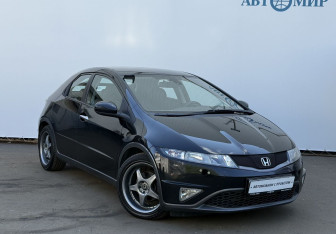 Подержанный автомобиль Honda Civic Hatchback 2011 года (3 фото)