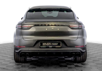 Подержанный автомобиль Porsche Cayenne 2021 года (6 фото)