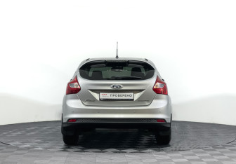 Подержанный автомобиль Ford Focus Hatchback 2014 года (6 фото)