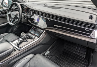 Подержанный автомобиль Audi Q8 2021 года (13 фото)