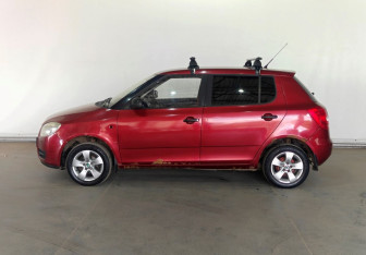 Подержанный автомобиль Skoda Fabia Hatchback 2008 года (7 фото)