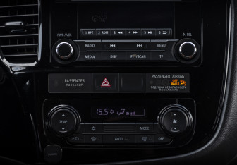 Подержанный автомобиль Mitsubishi Outlander 2018 года (17 фото)