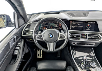 Подержанный автомобиль BMW X7 2020 года (22 фото)
