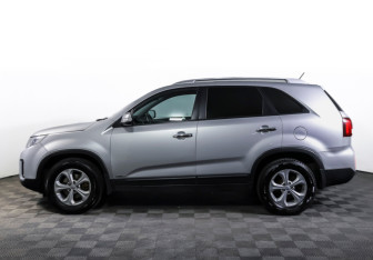 Подержанный автомобиль Kia Sorento 2016 года (8 фото)
