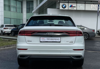 Подержанный автомобиль Audi Q8 2018 года (6 фото)