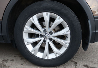 Подержанный автомобиль Volkswagen Tiguan 2019 года (8 фото)