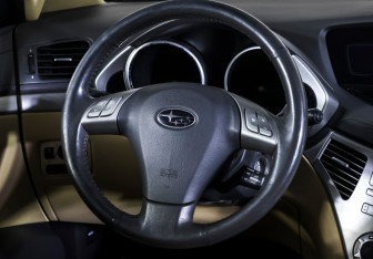 Подержанный автомобиль Subaru Tribeca 2005 года (13 фото)