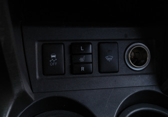 Подержанный автомобиль Toyota RAV4 2011 года (18 фото)